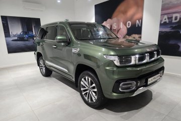 Bardzo bogato wyposażony !!!